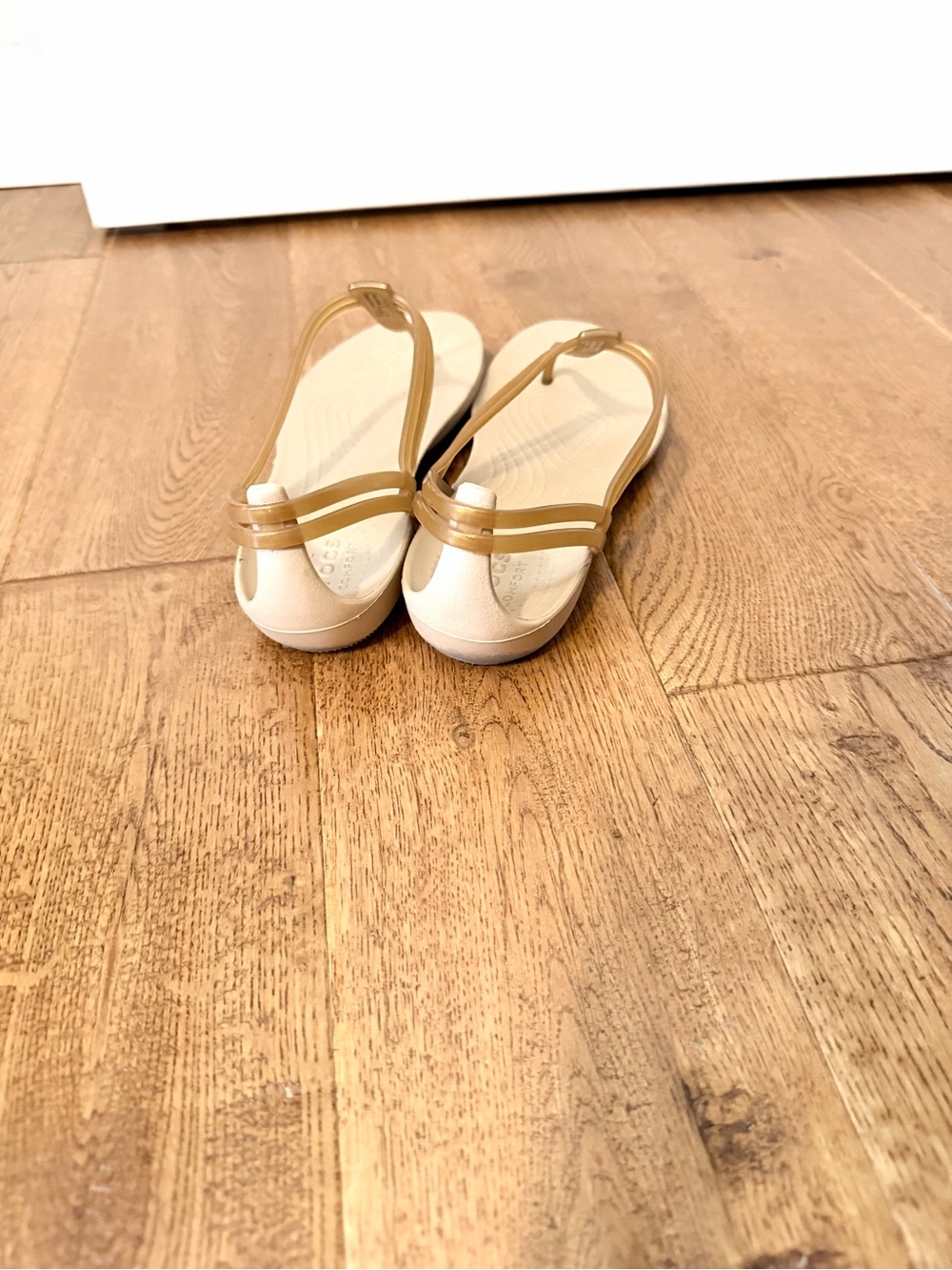 Crocs Isabella T-Strap Thong Gold Tan Slip On Jelly Thong Sandals Size 7 Comfort - Picture 4 of 7